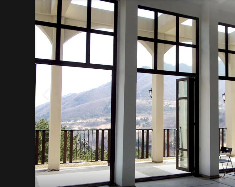 Folding doors let in more light for a beautiful Phoenix view